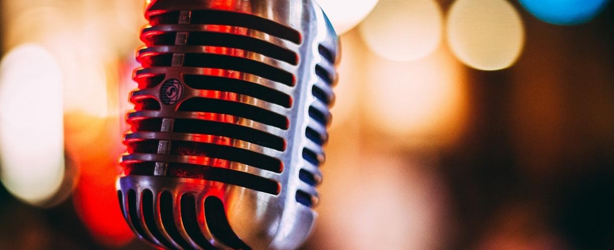 Image of a waiting microphone
