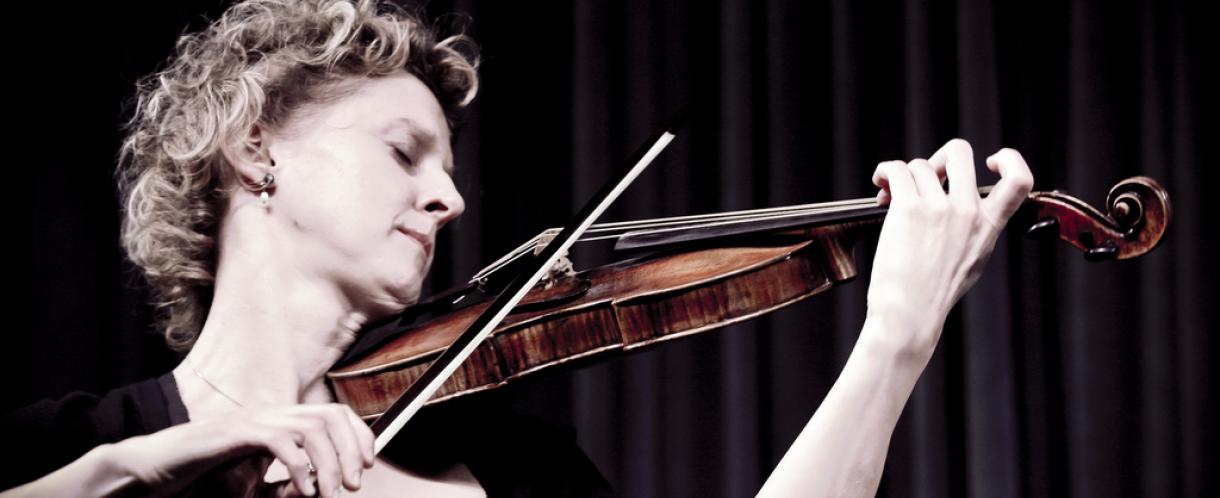 Image of violinist